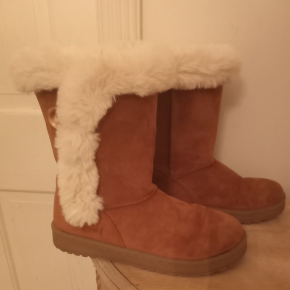 Boot's - Picture 4 of 6